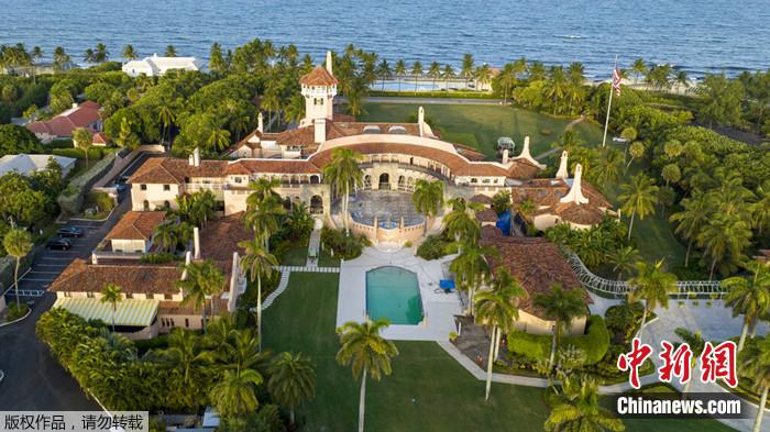 2022年8月10日，美国前总统特朗普位于佛罗里达州棕榈滩的海湖庄园鸟瞰图。