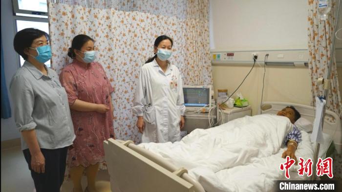 陈先生接受人胚胎干细胞诱导分化的肝细胞制剂治疗。　人类干细胞国家工程研究中心 供图