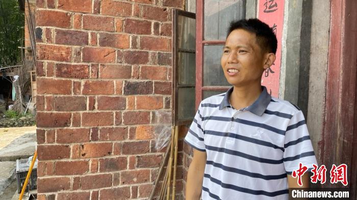 陈先生在位于湖南邵阳市绥宁县的家中。　人类干细胞国家工程研究中心 供图