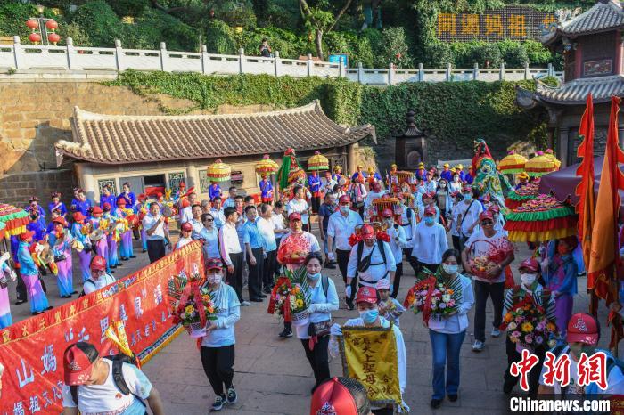 台商台胞湄洲岛妈祖祖庙寻根谒祖。　高亚成 摄