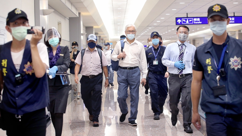 国民党副主席夏立言（中）27日返台。（范扬光摄）图片来源：台湾“中时新闻网”.jpg