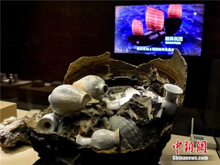 “南海I号”沉船上的瓷器。<a target='_blank' href='/'>中新社</a>记者 陈骥旻 摄 　

