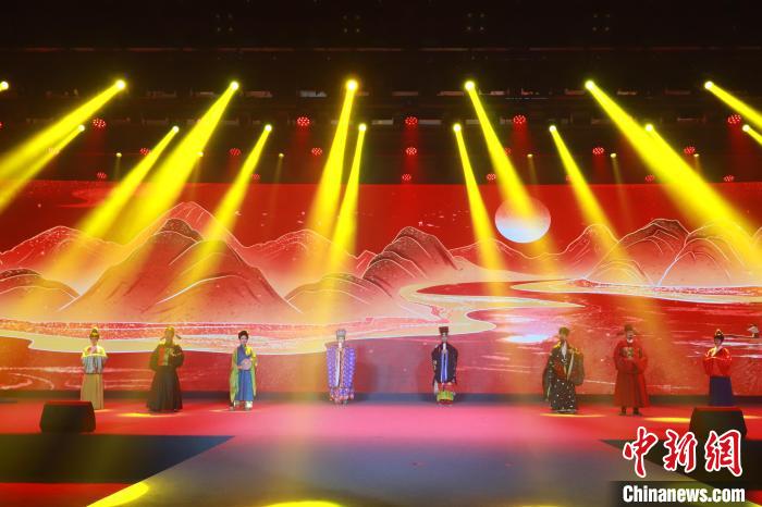 图为开幕式中华传统文化展演。　程航 摄