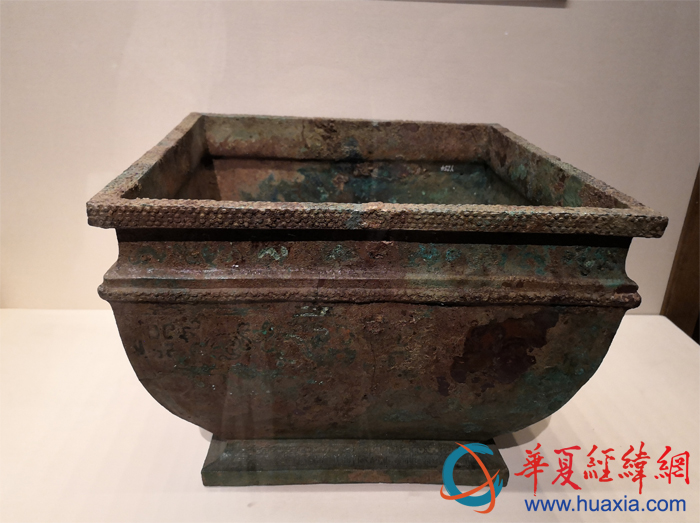 土蔵赤札整理品❗️【ギャラリー三益】中国古美術　影青陽刻蘭花紋香合（宋時代） 土蔵赤札整理品❗️【ギャラリー三益】中国古美術影青陽刻蘭花紋