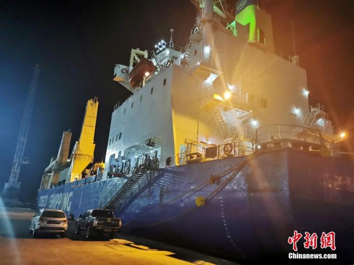 图为运输船停靠在雅加达港码头。 <a target='_blank' href='/'>中新社</a>发 王鹏 摄