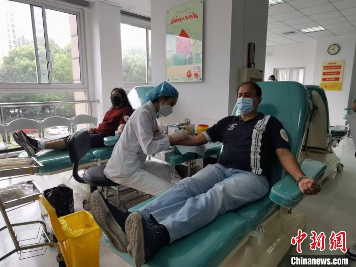 在沪印度友人集体无偿献血送上生命礼物