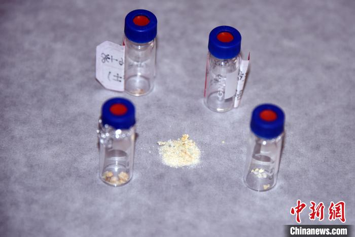 用于研究的人工合成铅白化妆品遗存样品。　<a target='_blank' href='/'>中新社</a>记者 孙自法 摄