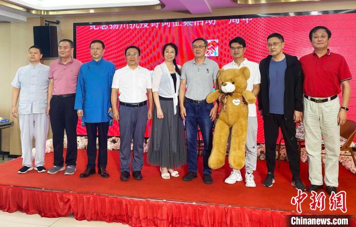 扬州市诗词协会举行扬州抗疫诗词征集活动一周年纪念活动。　崔佳明 摄