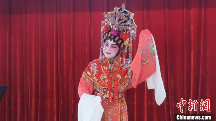 广州粤剧“发烧友”共谱反诈粤曲教老年人破解骗子套路