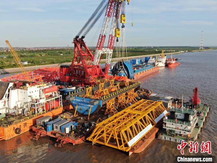 长江口二号古船整体打捞迁移工程正式开启