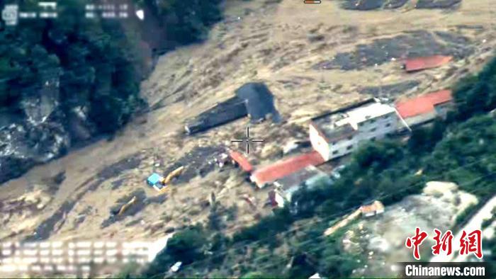 双尾蝎无人机拍摄的地震震区堰塞湖区域一角。　腾盾科创供图