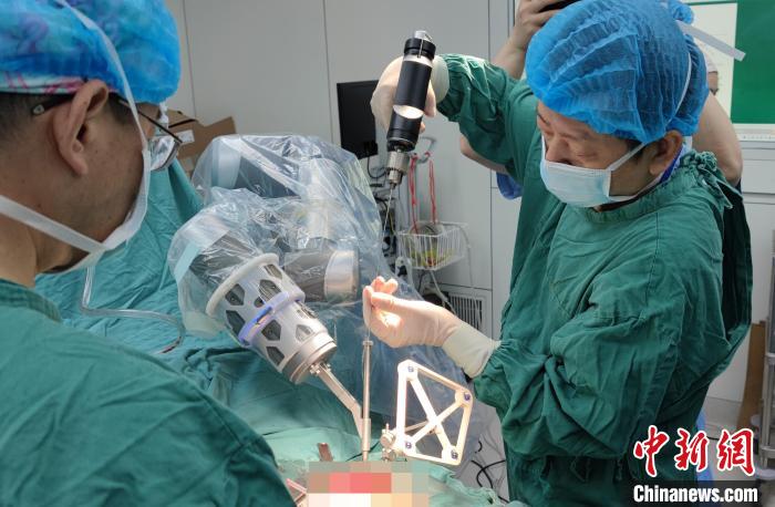 机器人导航辅助重庆儿童医院实现脊柱侧弯手术智能精准化