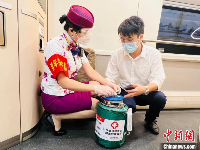 重庆客运段接力护航“生命种子”救治白血病儿童