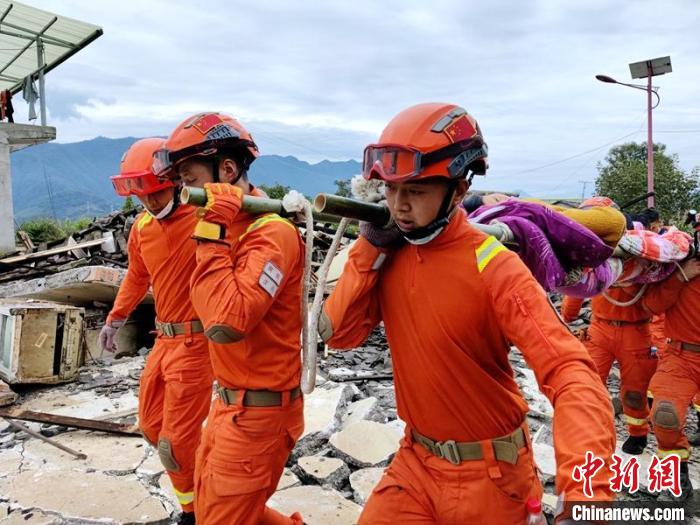 四川泸定6.8级地震：灾区救援结束后再脱“战袍”