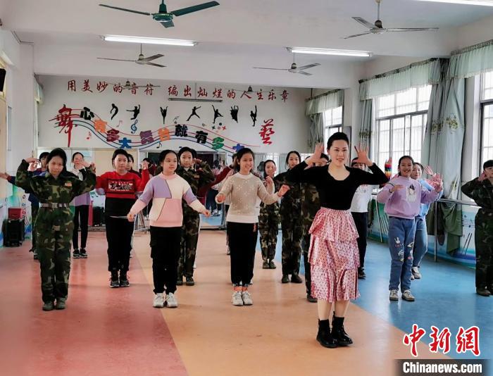 广西南宁支教老师组建舞蹈团圆乡村孩子艺术梦想