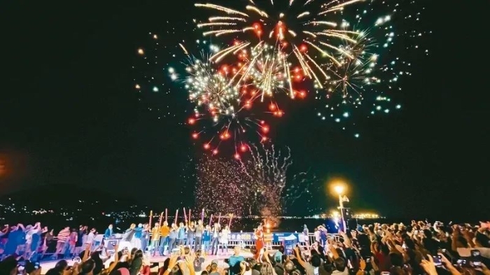 9月9日，新北市淡水渔人码头以烟火秀迎中秋。图片来源：台湾联合新闻网