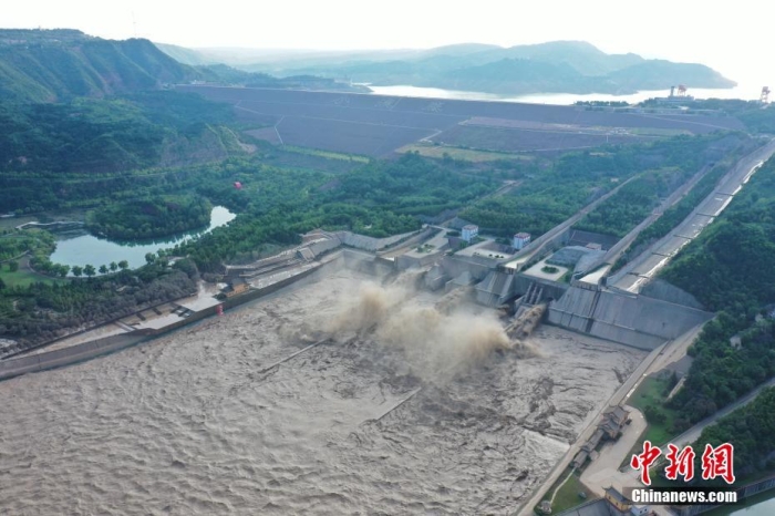 质料图：图为小浪底调水调沙现场。水利水水实现升(无人机照片) <a target='_blank' href='/'>中新社</a>发 贾宇航 摄