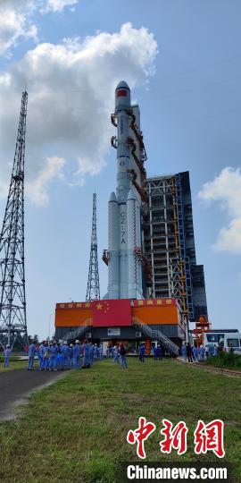 9月13日，长征七号A遥五运载火箭在文昌航天发射场乐成发命中星1E卫星。　肖国军、姜文博 摄