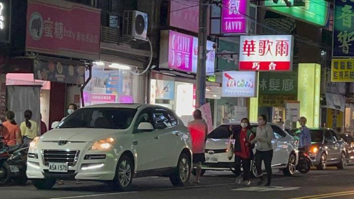 图为 高雄凤山街头。(台湾《中国时报》图 柯宗纬摄)