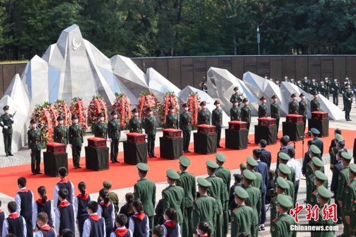 9月17日，第九批在韩中国人民志愿军烈士遗骸安葬仪式在沈阳抗美援朝烈士陵园举行。 <a target='_blank' href='/'>中新社</a>记者 于海洋 摄
