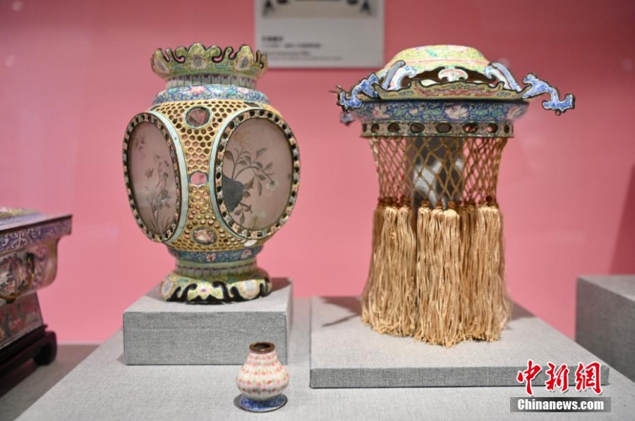 香港中大文物馆展出170多套清代广珐琅等作品