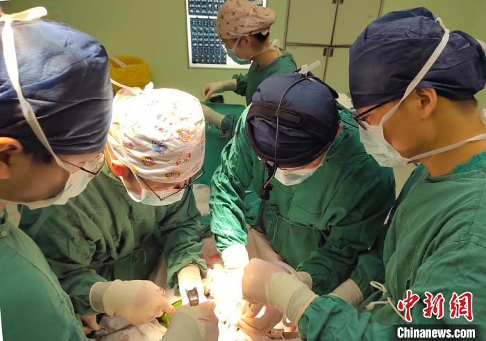 罕见同患肝癌年轻母子在上海同日获救