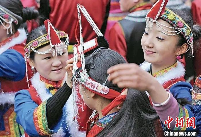 畲族姑娘装扮。图片来源：台湾《联合报》
