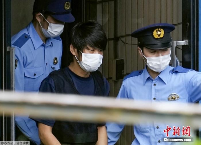 7月10日，枪击安倍的嫌疑人山上彻也被移交给奈良县地方检察院。