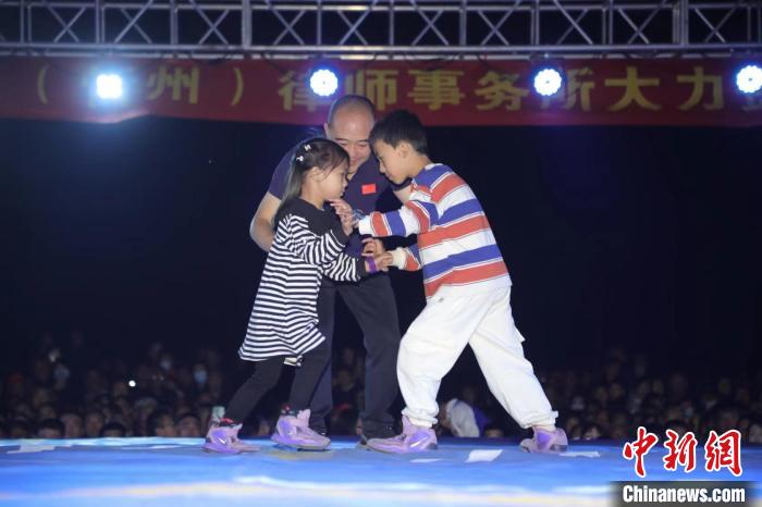 山西定襄：一场“非遗”挠羊赛，一场通宵达旦的乡村体育狂欢