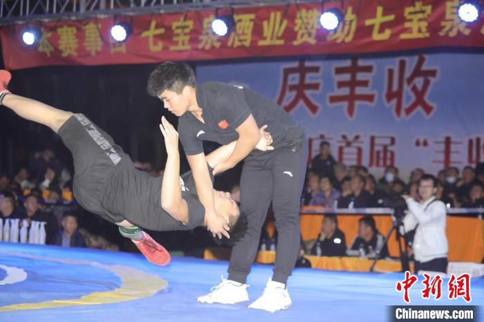 挠羊赛比赛现场。　华舰体育供图