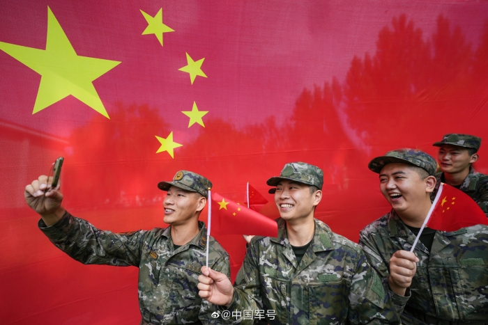 中国国旗军人图片