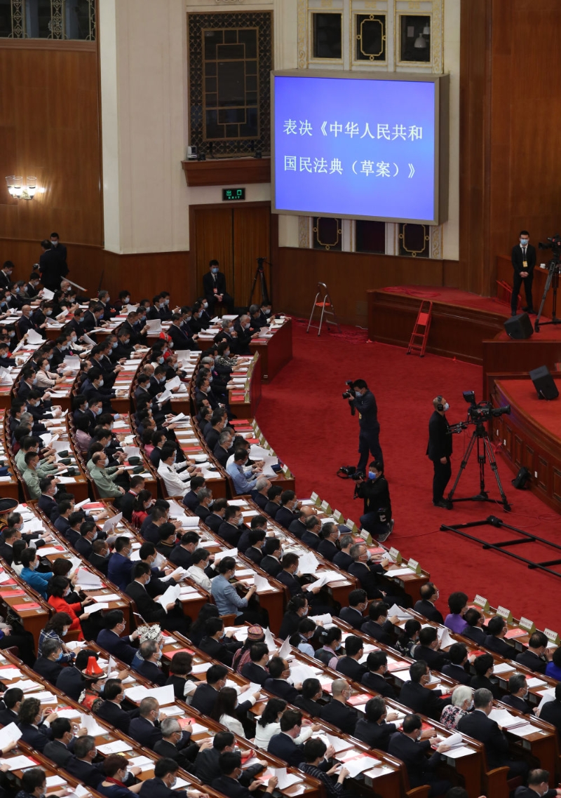 十三届全国人大三次会议表决《中华人民共和国民法典(草案)》(2020年5月28日摄)。新华社记者 丁海涛 摄