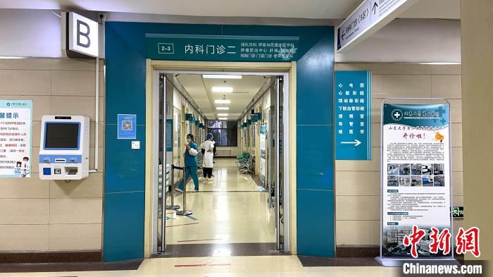 10月8日起，山东大学第二医院推出夜间门诊服务，改善患者就医体验。　孙婷婷 摄