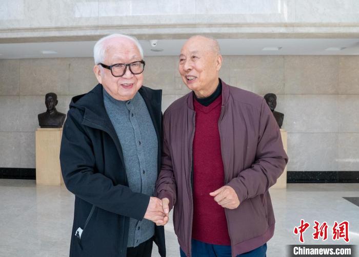 作曲家王立平(左)和作曲家朱绍玉 史春阳 摄