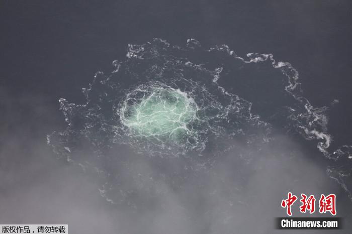 当地时间2022年9月28日，“北溪-2”号天然气管道出现泄漏。