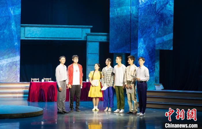 原创话剧《徐大同》于14日晚在天津首演。 王在御 摄