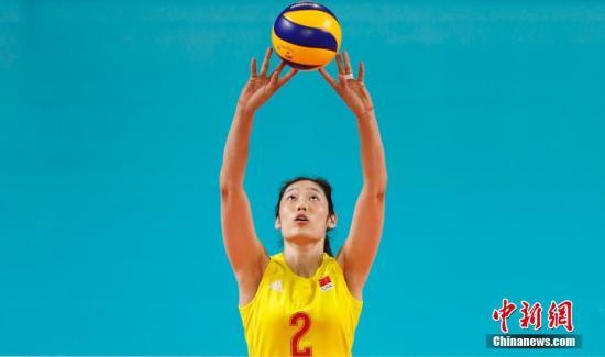 资料图：2016年8月23日，雅加达亚运会女排小组赛，中国队朱婷在比赛中。<a target='_blank' href='/'>中新社</a>记者 杜洋 摄