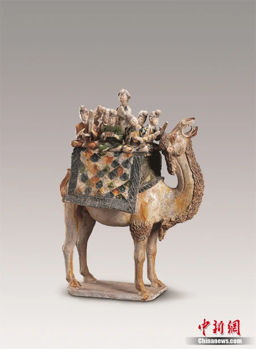 三彩骆驼载乐俑。受访者供图