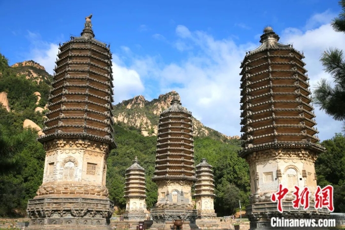 北京市昌平区延寿镇湖门村银山塔林，为明清时期“燕平八景”之一。银山的辽代塔群是中国现存辽塔最多的著名风景区。塔群自金元以来，经明、清至今，已有600多年历史。郭俊锋 摄