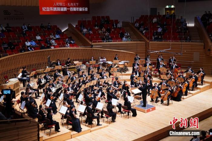 10月23日晚，“纪念朱践耳诞辰一百周年音乐会”在捷豹上海交响音乐厅举行。上海交响乐团 供图
