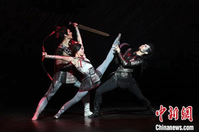 2019年9月19日晚，由辽宁芭蕾舞团创作和演出的芭蕾舞剧《花木兰》在加拿大大多伦多地区密西沙加演艺中心上演。余瑞冬 摄