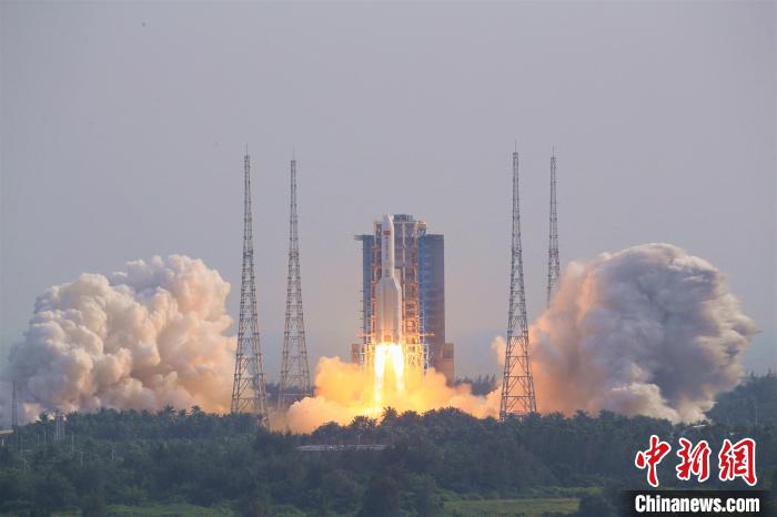 中国空间站母港送“梦天”动身。中国站母　文昌航天发射场　摄