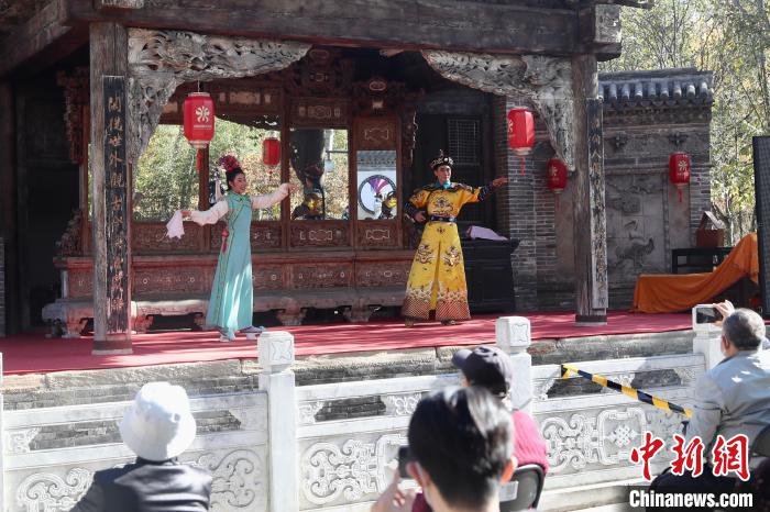 4日，第六届中国戏曲文化周主场活动在北京园博园举办。　<a target='_blank' href='/'>中新社</a> 易海菲 摄