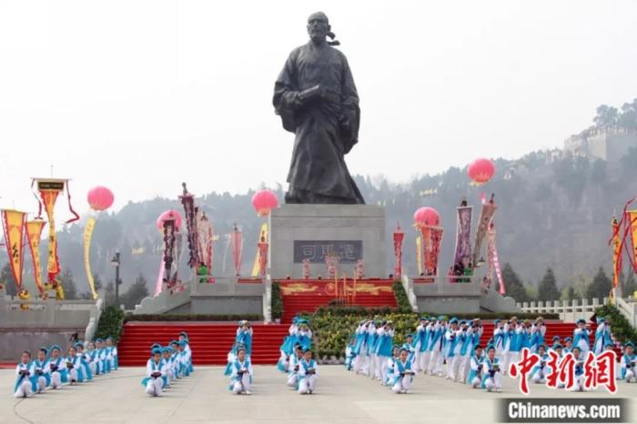 2013癸巳年民祭“史圣”大典在陕西司马迁故里韩城举行。田进 摄
