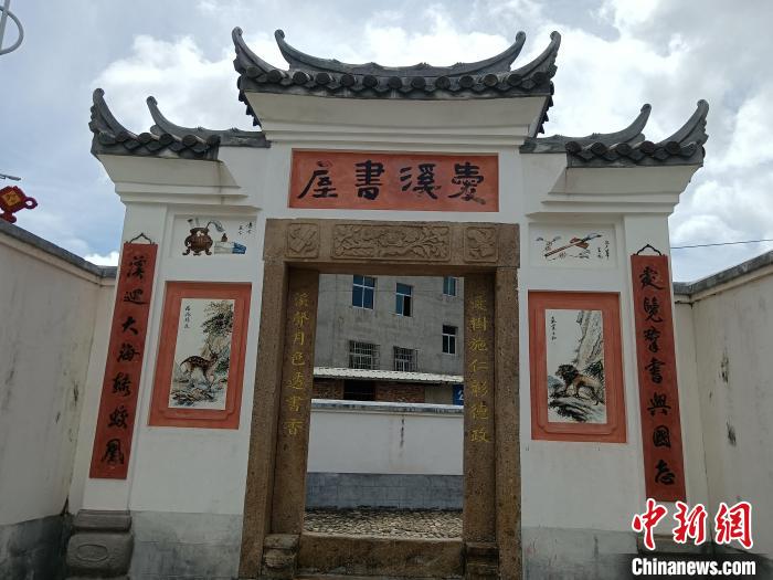 爱溪书屋成为当地促进乡风文明的“加油站”和“助推器”。　福建省委宣传部印刷发行处 供图