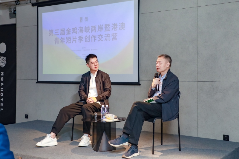 中国金鸡百花电影节国际影展部部长张驰（左），中国电影资料馆（中国电影艺术研究中心）资深研究员李迅（右）