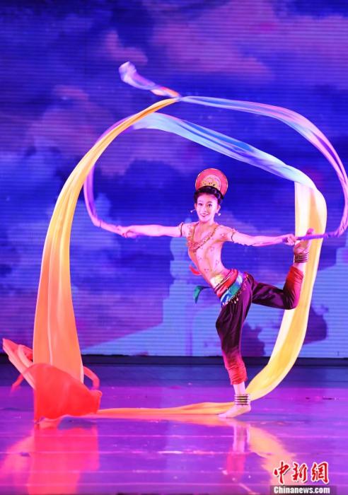 2019年，兰州文理学院敦煌舞教学创建四十年回顾与展演活动在此间举行。杨艳敏 摄
