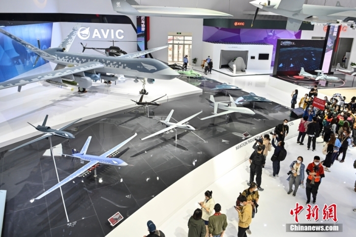 翼龙-3(WL-3)无人机在第十四届中国航展上展出，这也是该无人机首次公开亮相。<a target='_blank' href='/'>中新社</a>记者 陈骥旻 摄
