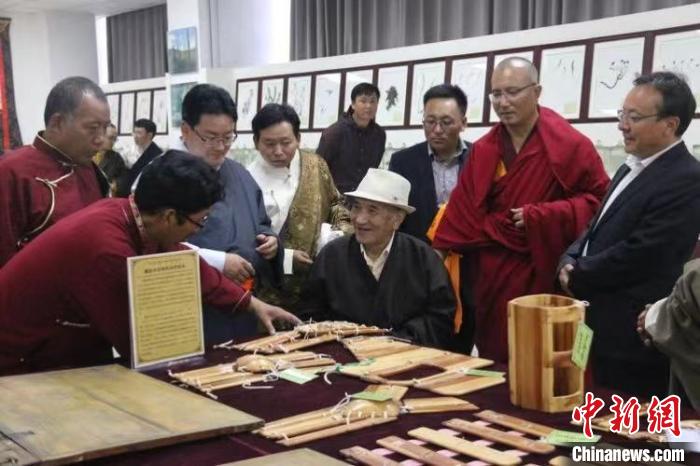 中国唯一一个蒙古族藏族自治州成立蒙藏医药研究室