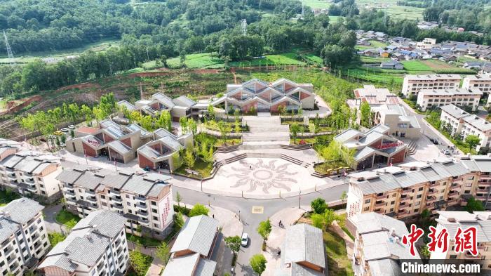 图为昭觉县沐恩邸社区。　唐启浩 摄